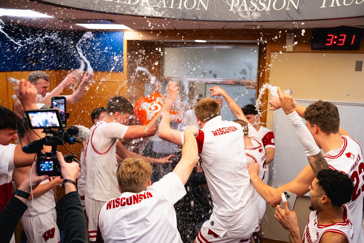 Brad Davison tweet media