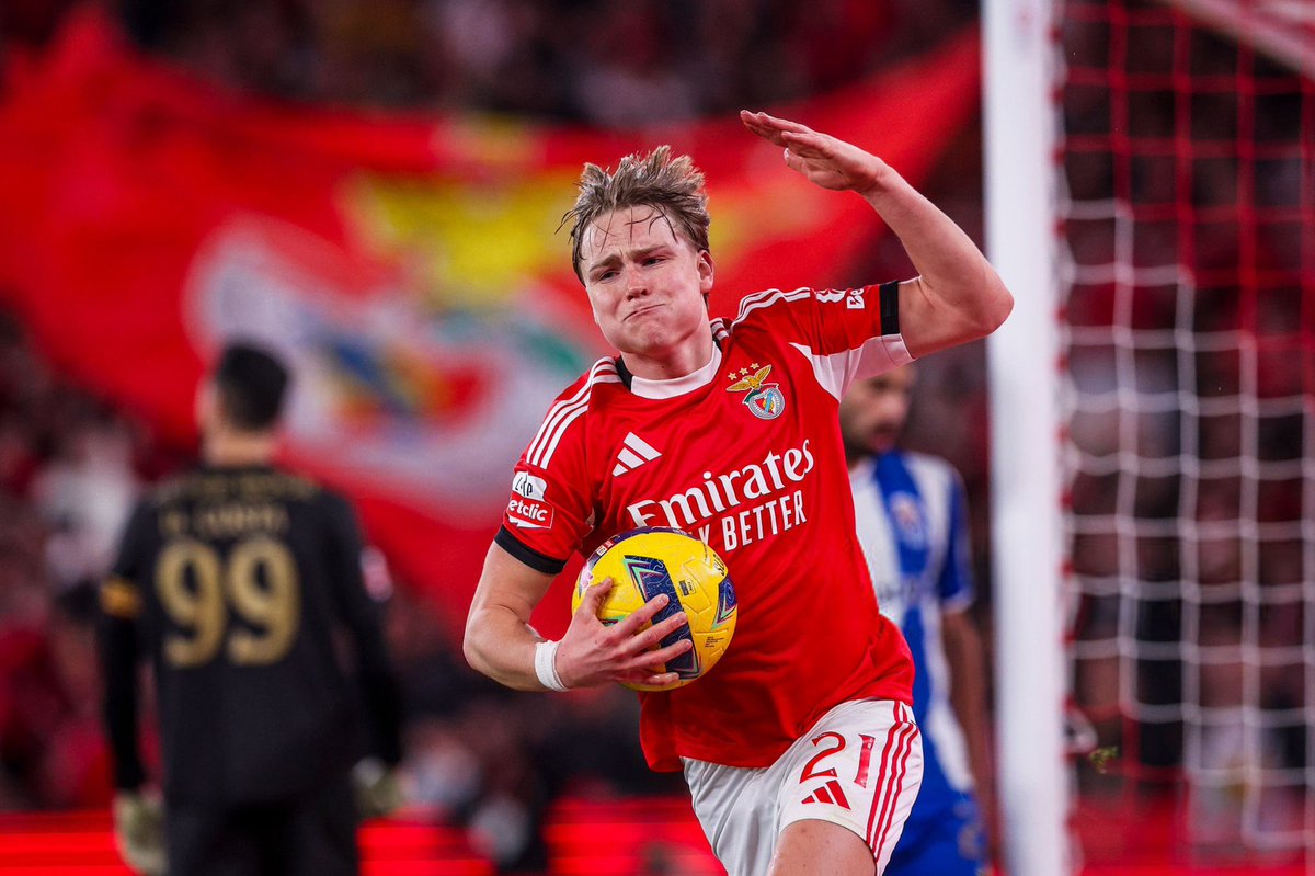 PLUS Benfica tweet media