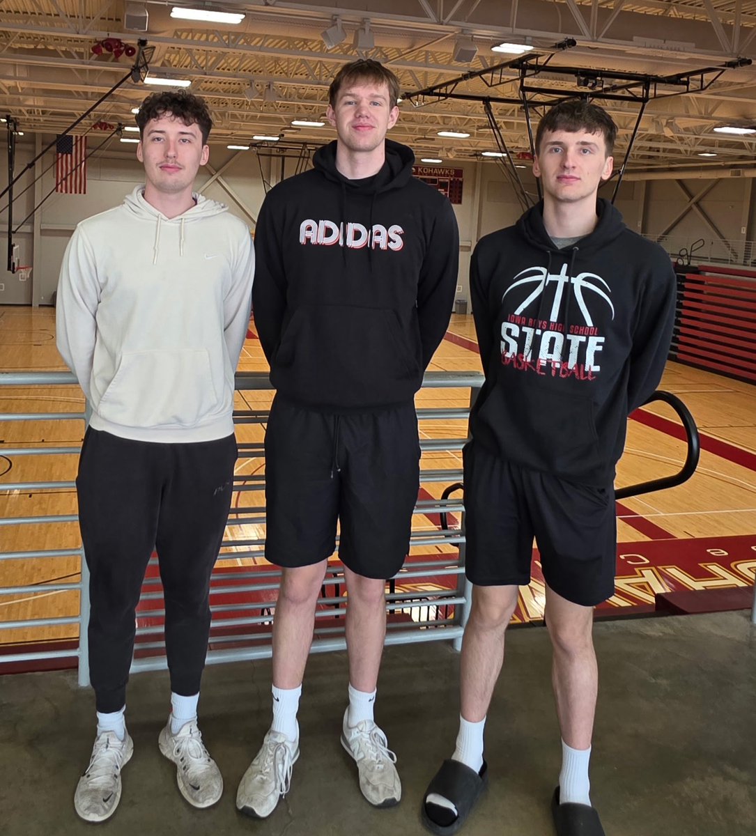 KadynSeverson's tweet photo. It was exiting to meet with Coe College over spring break and talk to their coaching staff. Great experience as well as being able to see a familiar face. @CoachPayan @CoeCollegeHoops @JacksonNewell8 https://t.co/sChSsigR25
