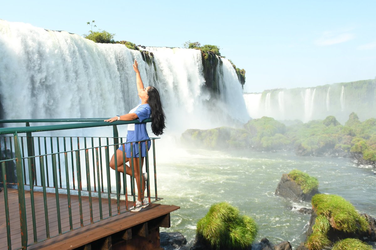 thaismello762's tweet photo. No Dia Internacional da Mulher, escolhi celebrar onde a natureza mostra sua força: nas Cataratas do Iguaçu. Porque mulher também é assim… intensa, forte e maravilhosa. ✨ https://t.co/7RuGYhOQaF