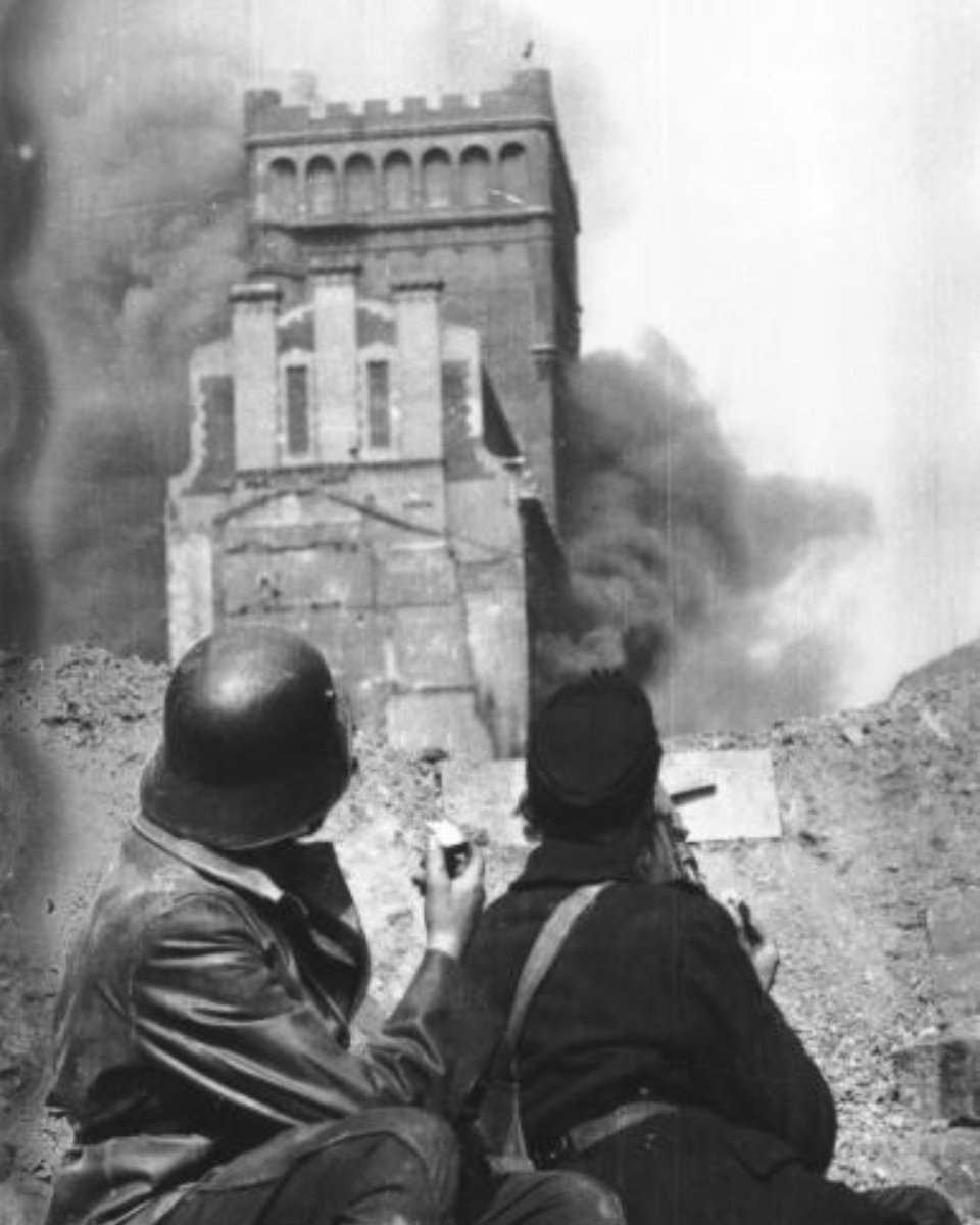 World War II History tweet media