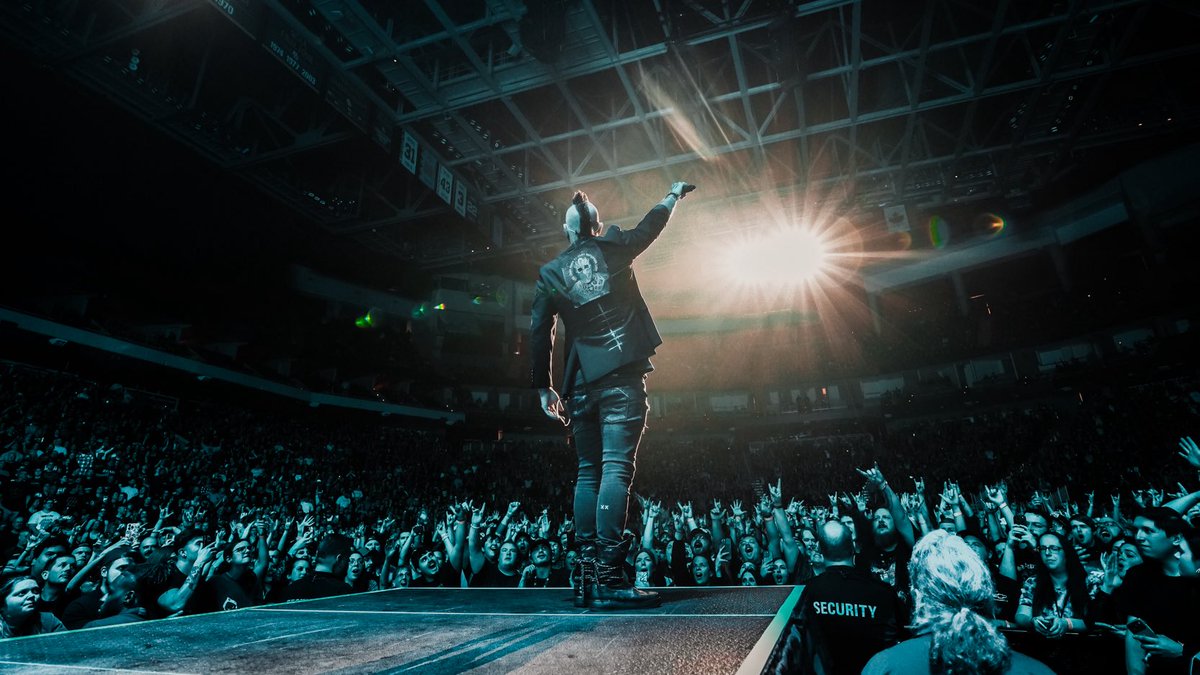 threedaysgrace's tweet image. Milwaukee! Thanks for rocking with us at @1029TheHOG’s HOG FEST 🤘🤘❤️‍🔥

📷 @SPMediaAZ 

#ThreeDaysGrace #AlienationTour #IPrevail #SleepTheory #TheFuneralPortrait