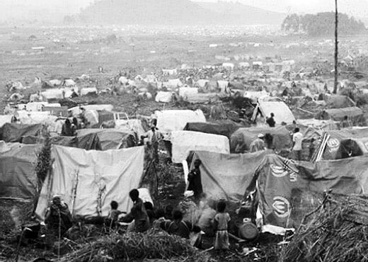 Ikiriho's tweet photo. Chômage technique pour certains activistes burundais devenus pigistes de la guerre du Sud-Kivu.

Depuis plusieurs mois, certaines organisations et réseaux d’activistes - @FOCODE_  @pnininahazwe 
se sont imposés dans l’espace médiatique comme des commentateurs permanents du conflit dans l’est de la République démocratique du Congo.

Multipliant analyses improvisées, rumeurs et prises de position tonitruantes, ils se sont empressés de commenter chaque mouvement du M23 dans le Sud-Kivu.

À force de plateaux, d’espaces X et de publications répétées, certains se sont même installés dans un rôle inattendu : celui de véritables pigistes de la guerre, produisant à cadence régulière des narratifs destinés à brouiller la réalité du conflit.

Certains allaient même plus loin. Des célébrations anticipées avaient été organisées, comme si la chute de Bujumbura était déjà actée. Des scénarios politiques circulaient, des gouvernements imaginaires étaient même esquissés dans certains cercles, persuadés que la recomposition régionale était inévitable.

Mais la réalité géopolitique est parfois moins docile que les récits fabriqués.

À mesure que les positions diplomatiques évoluent et que certaines vérités deviennent difficiles à masquer, ces voix semblent soudain moins audibles. Les récentes décisions prises à Washington montrent que les lignes internationales peuvent aussi bouger.

Beaucoup y voient le signe que les États-Unis ont choisi ce qu’ils considèrent comme le bon côté de l’histoire dans cette crise régionale.

Car certains n’ont toujours pas compris une chose essentielle : la souffrance du peuple congolais ne se négocie pas.

Les massacres, les déplacements massifs et l’instabilité qui frappent l’est de la République démocratique du Congo ne peuvent être étouffés derrière des articles complaisants ou des papiers monnayés auprès des agresseurs.

Car aucune campagne de communication, aussi bien financée soit-elle, ne peut effacer la réalité vécue par les populations civiles.

La souffrance d’un peuple n’est pas une marchandise.
Elle ne s’achète pas.
Elle ne s’efface pas.
Et elle ne se fait pas taire.

#RDC
#SudKivu
#NordKivu
#M23
#GrandsLacs
#Congo
#Bujumbura
#Geopolitique
#Verite
#JusticePourLeCongo
#StopAuxManipulations
#PaixDansLesGrandsLacs
#Afrique
#Ikiriho