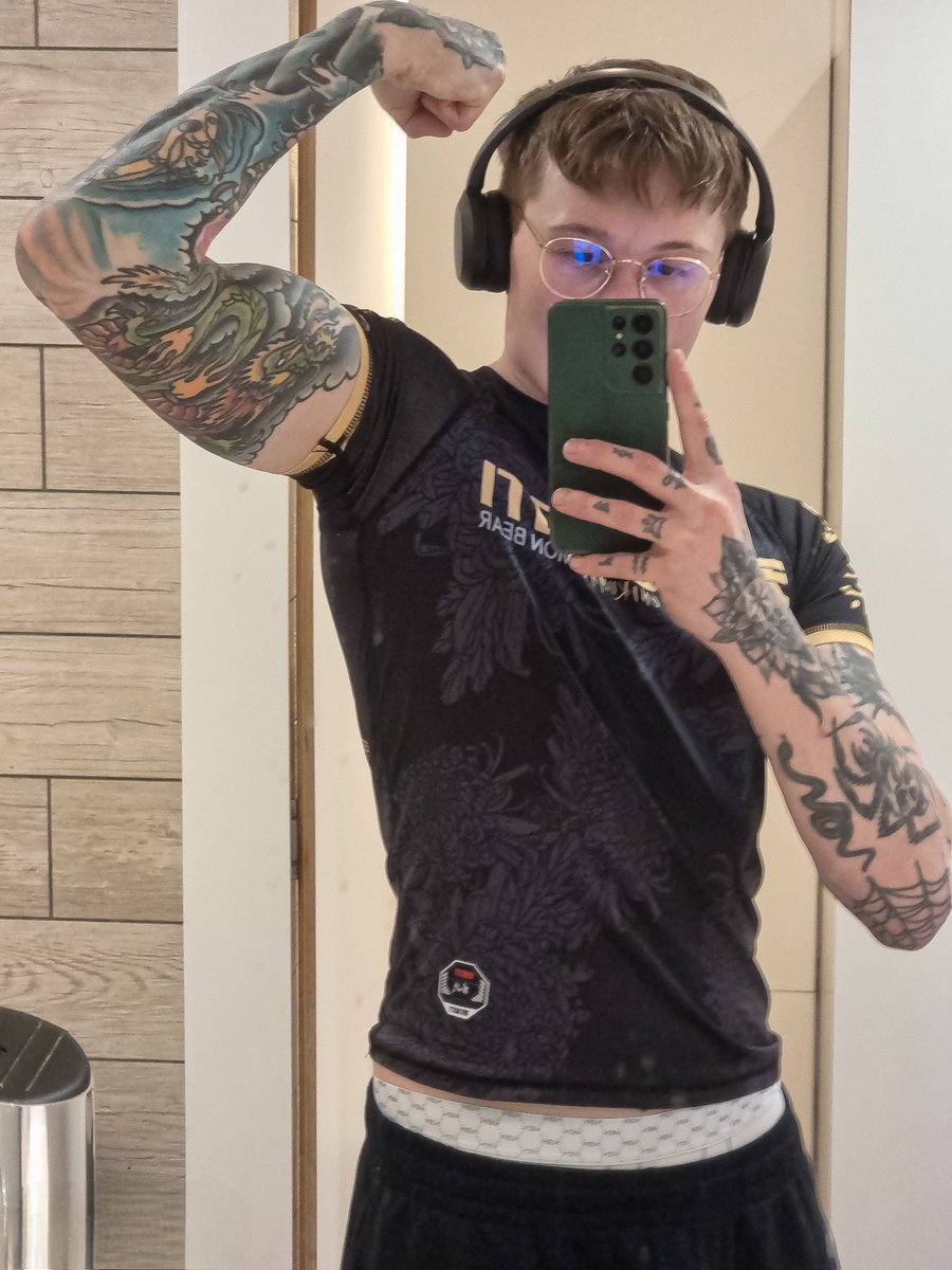 Axel_monstera tweet media