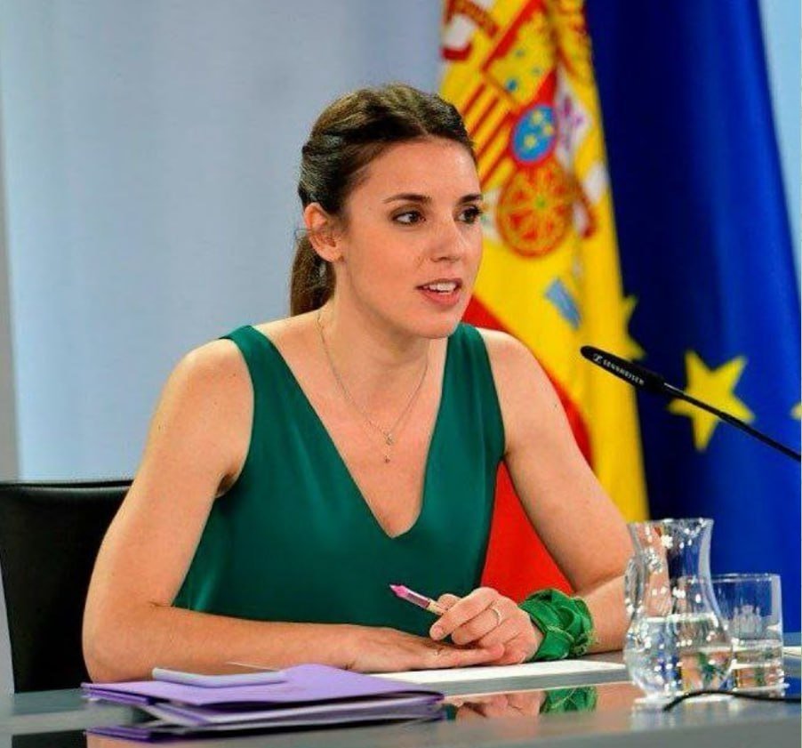 ladslv44's tweet photo. Španělská europoslankyně Irene Montero:
Musíme stáhnout americké vojsko ze všech našich základen a ze španělského území. Španělsko musí vystoupit z NATO.Náš lid nesmí platit cenu za jejich nelegální útoky a nelegální akce. https://t.co/vY94JAkmlI