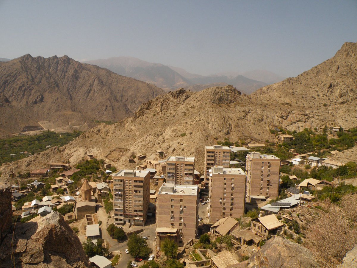 romeobyn's tweet photo. Village arménien de Meghri 🇦🇲 https://t.co/rlK1VUGZOp