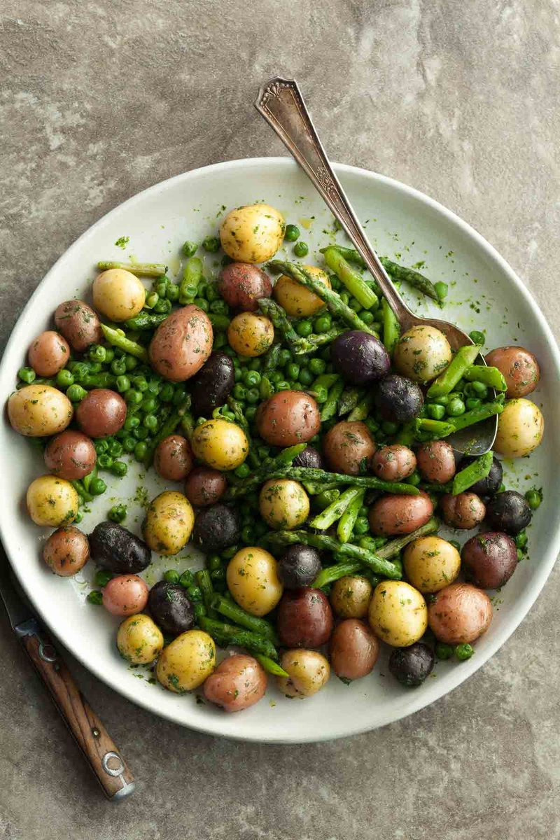 gourmandeinthek's tweet image. Make weeknight dinners brighter with these dill potatoes! 🥔🌿 Tender potatoes tossed with fresh dill, parsley, garlic &amp;amp; a hint of lemon. Optional spring vegetables add color &amp;amp; flavor. 
gourmandeinthekitchen.com/dill-potatoes/

#EasySides #Potatoes #SpringRecipes