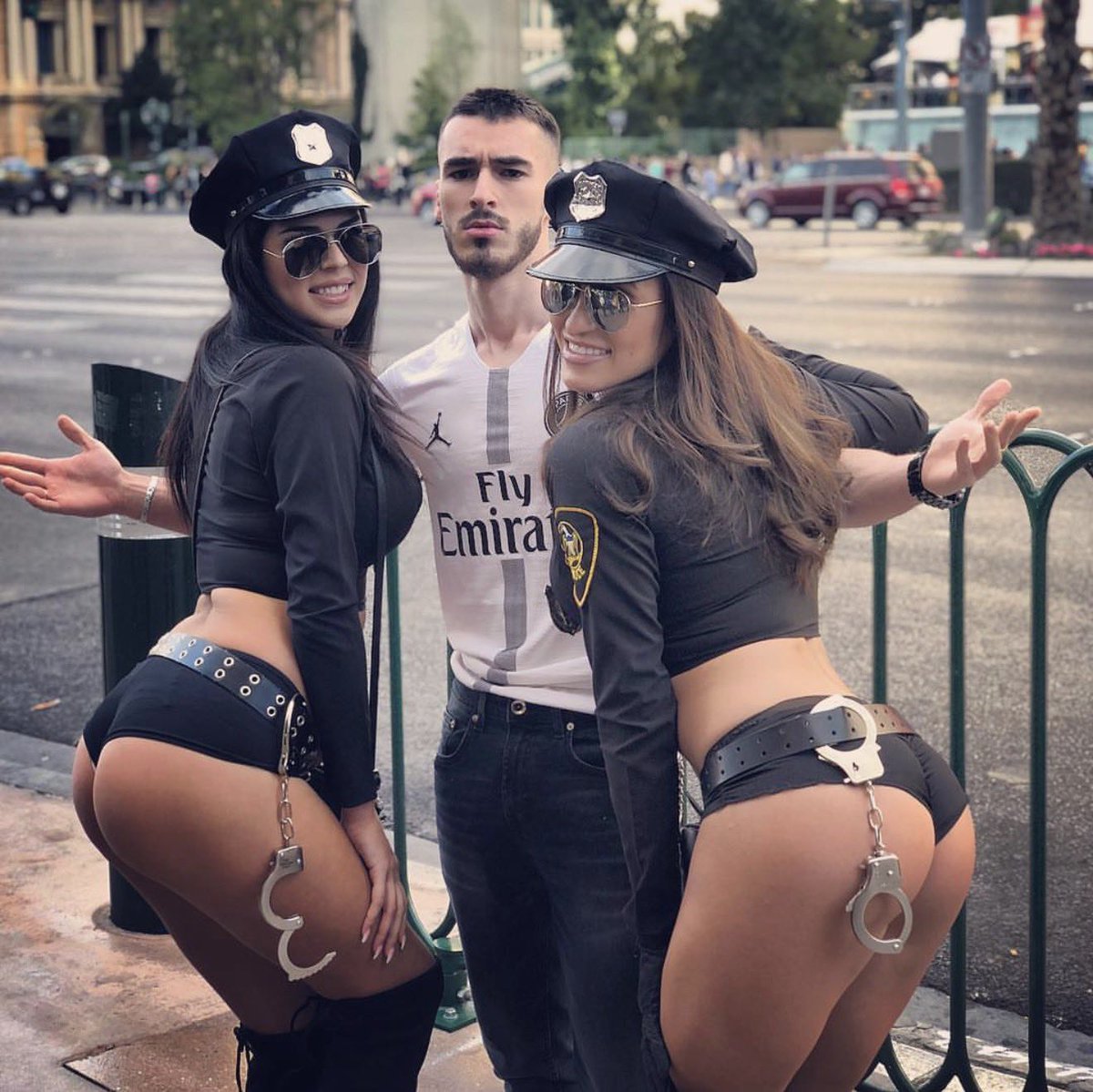 DE RETOUR DE VEGAS. JE CROIS J’AI 2,3 TRUCS A DEBITER twitch.tv/pauleta_twitch