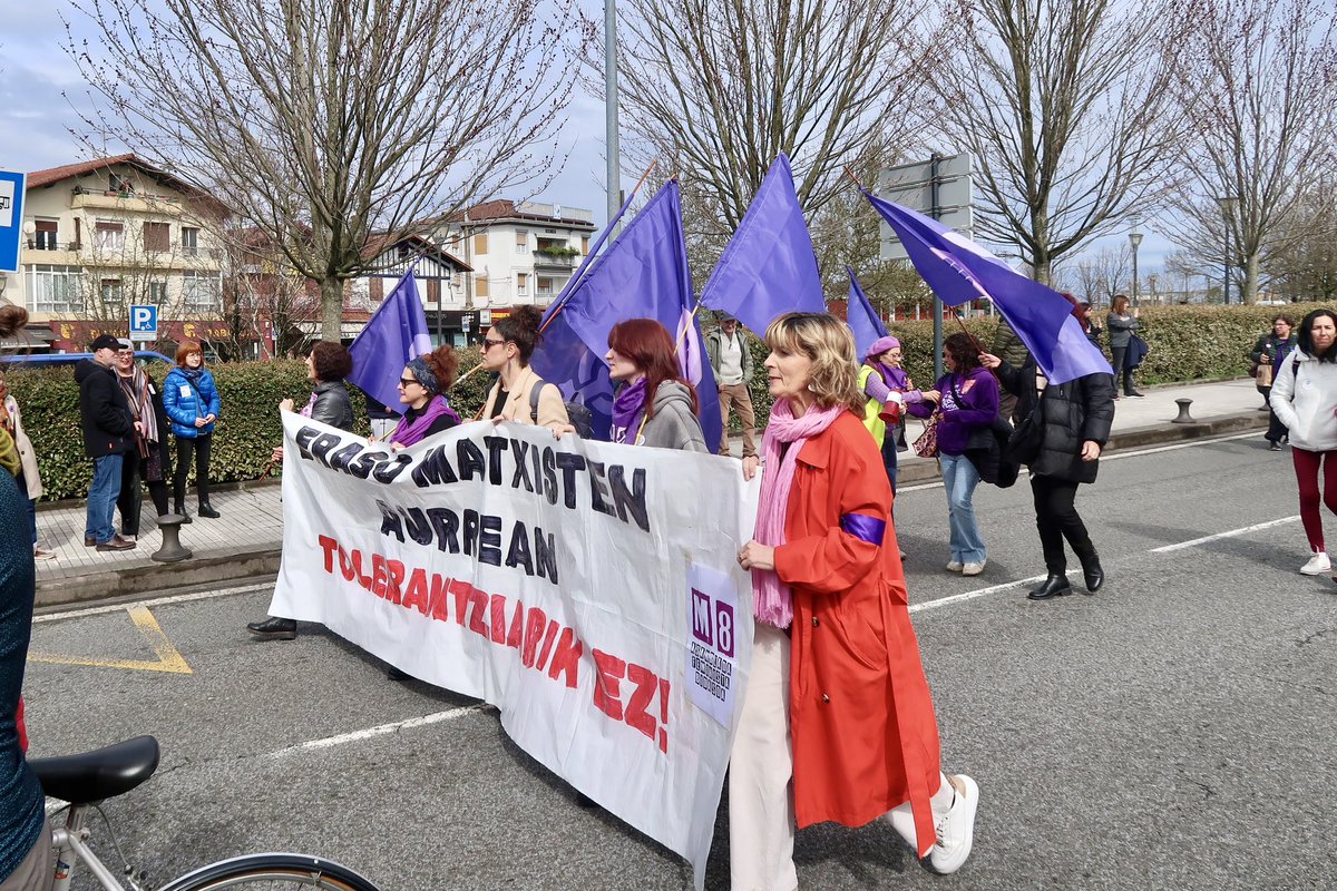 IrunEHBILDU's tweet photo. ✊🏽💜

Hendaia-Irun-Hondarribia zeharkatuz, feminismotik beste mundu bat posible dela aldarrikatu dugu. Olatu autoritarioari, gerrari eta zapalkuntza sistema guztiei, duintasunez, antolatuta eta askatasunak zabalduz egingo diegu aurre.

BESTE MUNDU BAT FEMINISMOTIK! https://t.co/a6hcJTCP31
