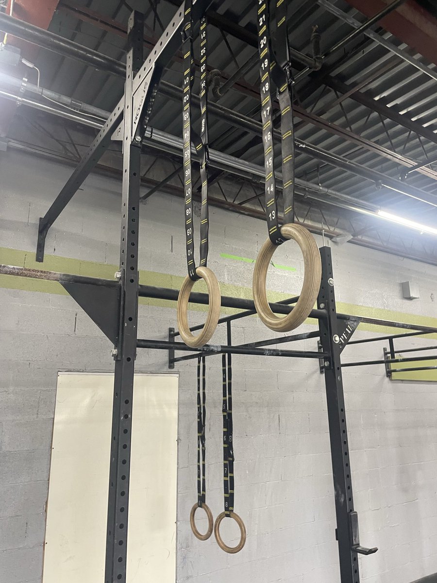 blackjl21's tweet photo. CrossFit open 26.2 complete.  @hchristian11 CCCF. https://t.co/RTs3FXW1vG