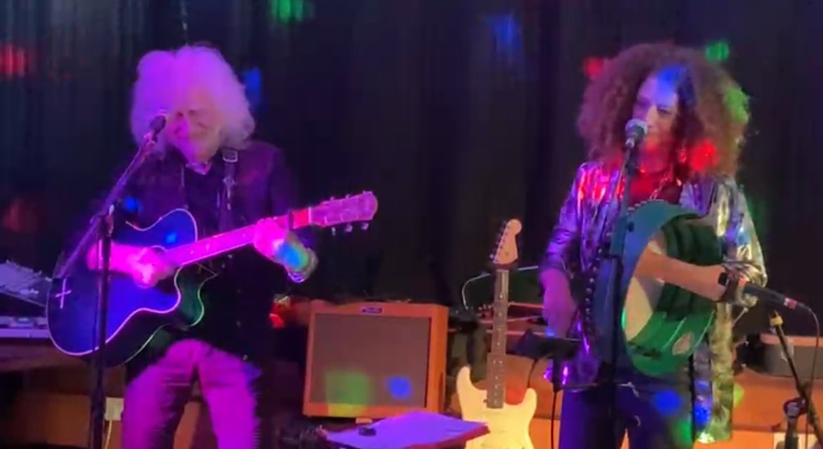 Helen Russell tweet media