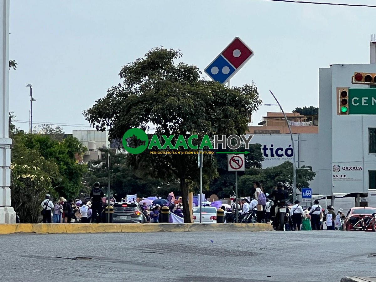 De la fuente de las 8 regiones sale marcha de colectivos feministas para conmemorar el día internacional de la mujer.