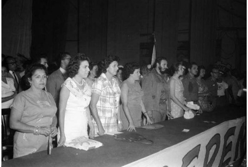 La Revolución cuenta con la mujer cubana.
#FidelCastro 
#SurDelJíbaro