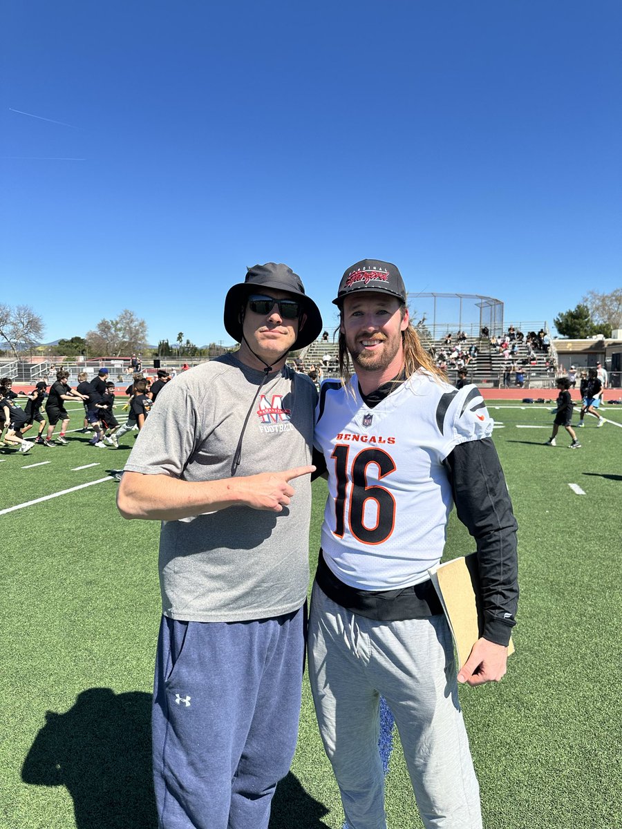 randoutwest's tweet image. Great day coaching the youth at Trenton Irwin’s camp today at Hart. One of the hardest working guys there is. #givingback