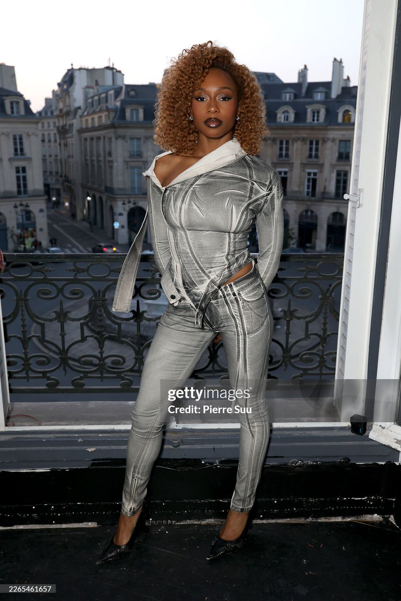 Renée (<a href="/reneedowner1/">Renée🦋</a>) stuns for Paris Fashion Week