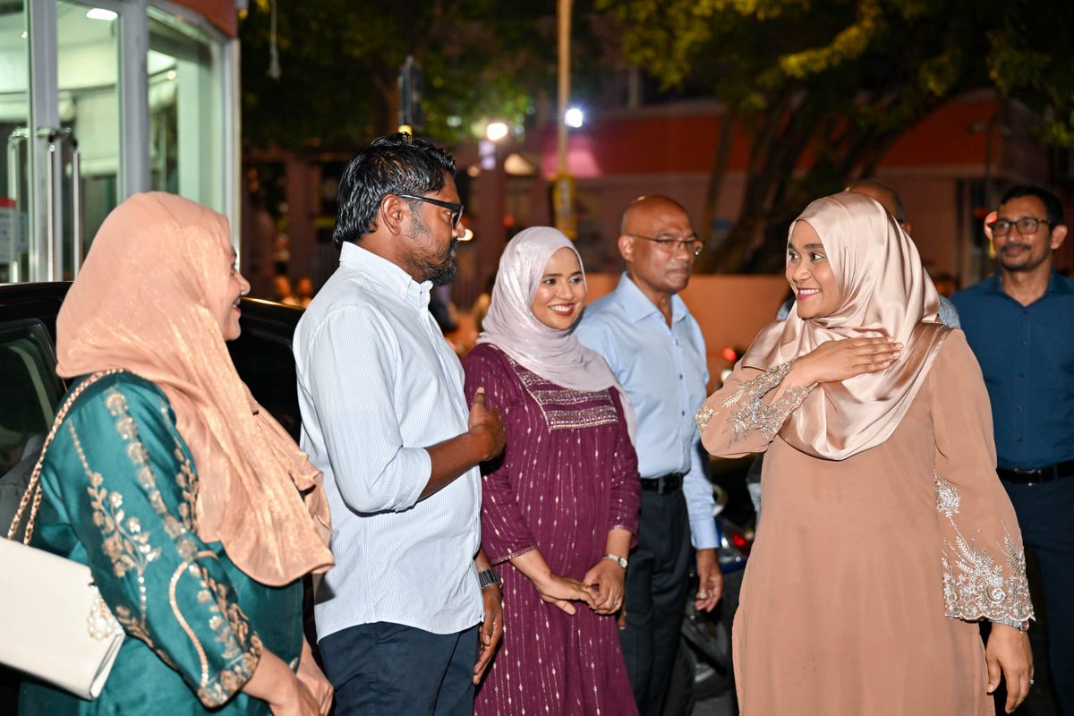 Riffath4Dhekunu's tweet photo. މައްޗަންގޮޅި ދެކުނު ދާއިރާގެ ކެންޕެއިން ޖަގަހަ ރަސްމީކޮށް ހުޅުއްވައި ދެއްވުން .
ދިވެހިރާއްޖޭގެ ޢިއްޒަތްތެރި ރައީސުލްޖުމްހޫރިއްޔާގެ އަނބިކަނބަލުން ފަސްޓް ލޭޑީ މެޑަމް ސާޖިދާ މުޙައްމަދު

8 މާރިޗް 2026 
ގަޑި : 22:45
ތަން : 
ތަން: މއ.ފެސިނޭޝަން / މާފަތްތަކުރުފާނު މަގު ( ގުރުކާސް ކެފޭ )

@RShareef5787 @MustoHussain