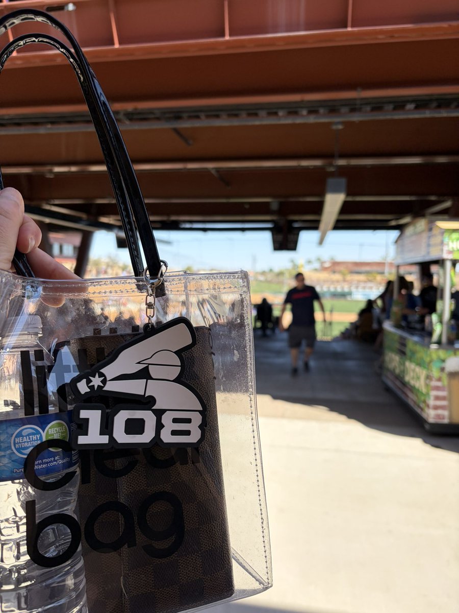 notirish2's tweet photo. Beautiful day in Glendale to watch the White Sox. #108ing https://t.co/1bG0XzuOAV