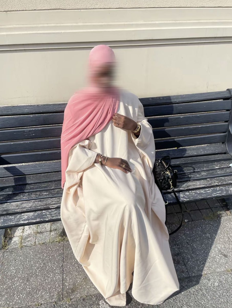 myaaes's tweet photo. Salam aleykoum il me reste quelques Abayas de ma dernière collection fais sur mesure en Égypte. 
Prenez-les au montant que vous souhaitez.
100% ira à la cagnotte pour aider une maman menacée d’expulsion
DM si intéressées.
N’hésitez pas à RT. https://t.co/PIXYfYaFG9