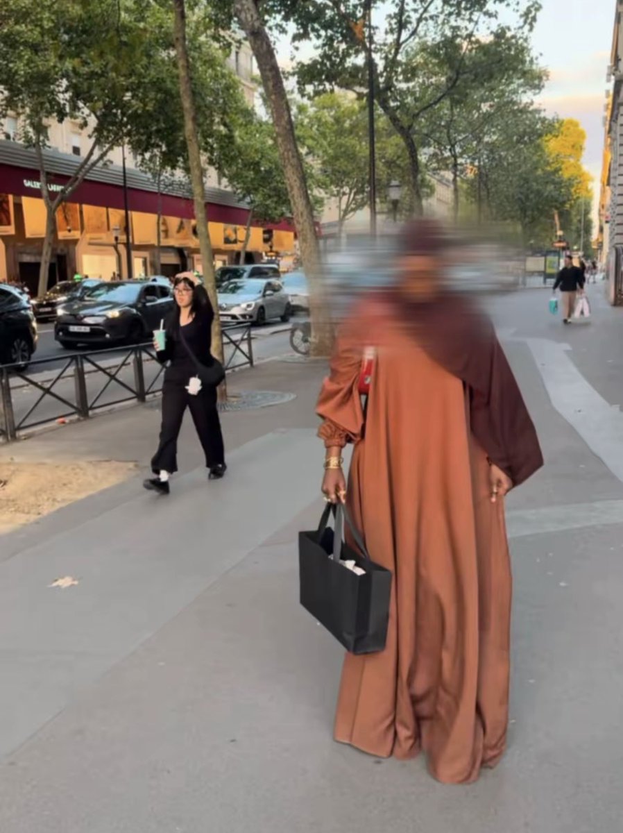 myaaes's tweet photo. Salam aleykoum il me reste quelques Abayas de ma dernière collection fais sur mesure en Égypte. 
Prenez-les au montant que vous souhaitez.
100% ira à la cagnotte pour aider une maman menacée d’expulsion
DM si intéressées.
N’hésitez pas à RT. https://t.co/PIXYfYaFG9
