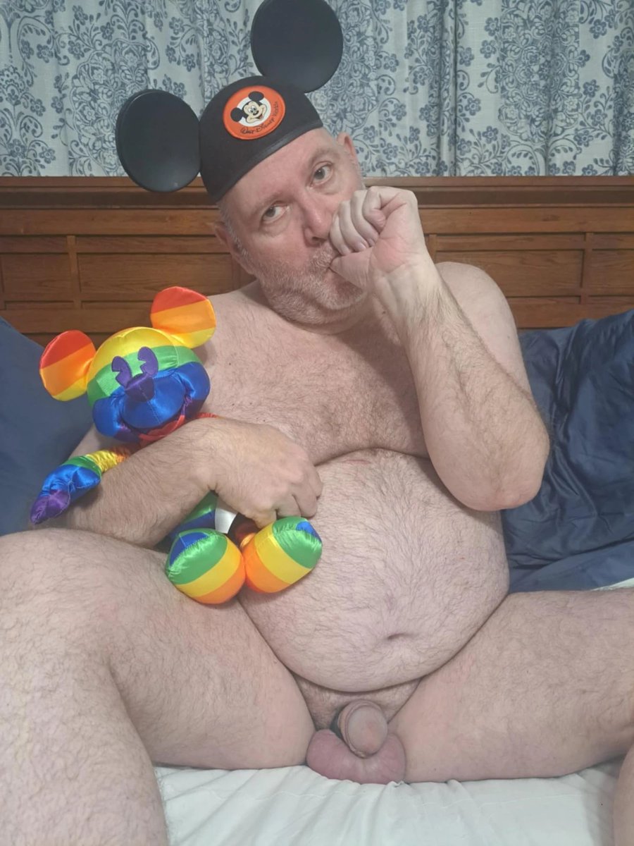 major_topper's tweet photo. Did another photo shoot today.  Two themes.  One was Mickey Mouse and the other was pastels. https://t.co/ZQvQGJidrm