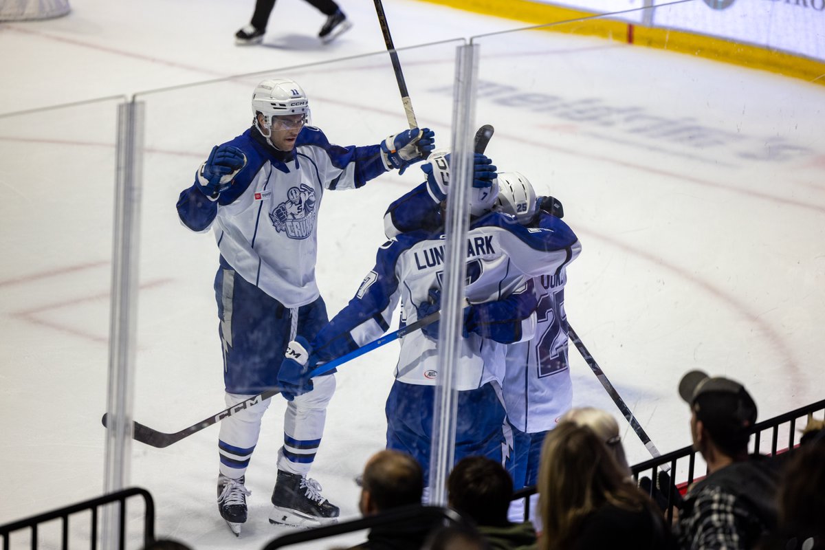 SyracuseCrunch's tweet photo. CRUNCH WIN!!!! https://t.co/rV9Itg5yKN