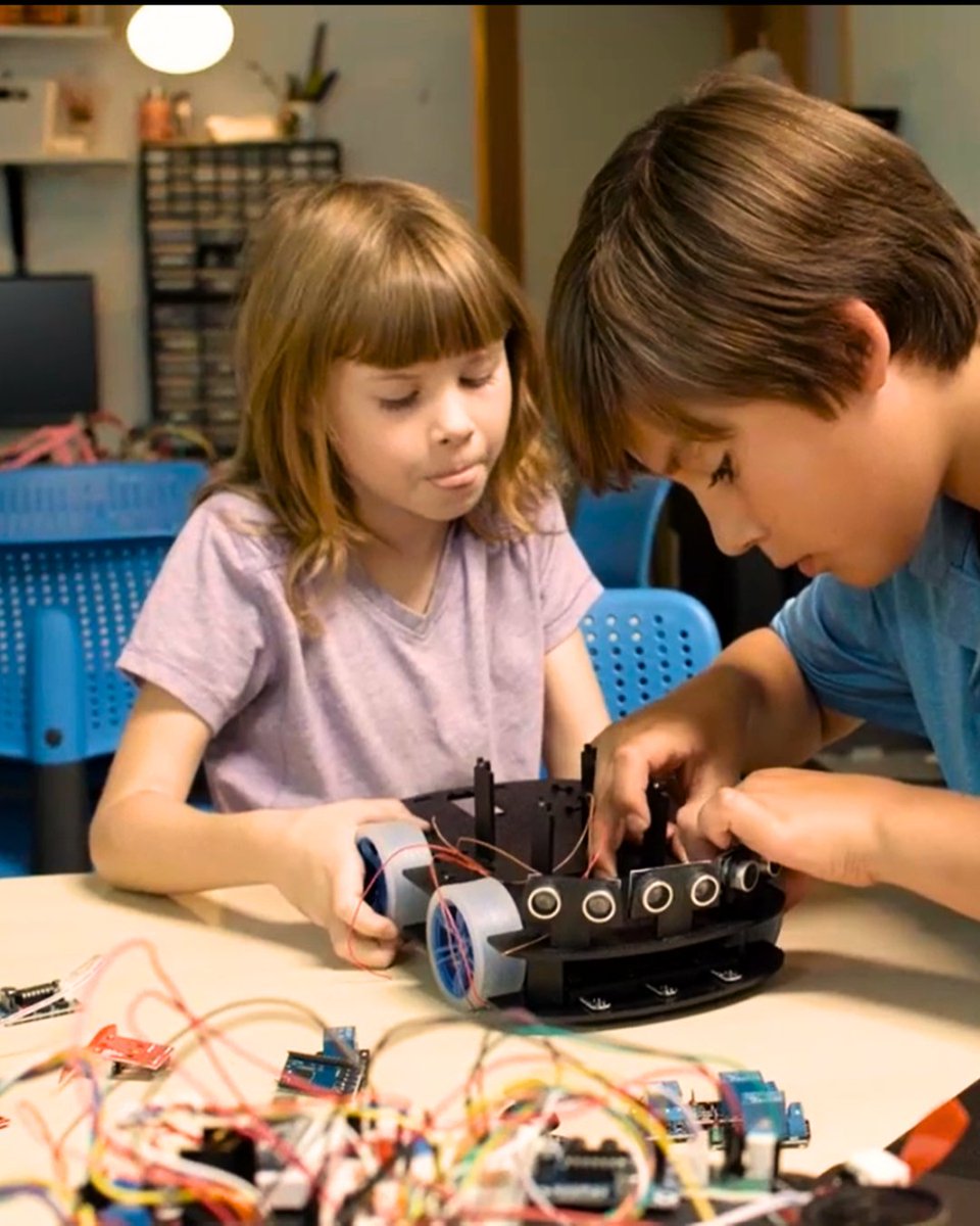 creatorbots's tweet photo. Supporting girls in STEM starts early 👩‍🔬 #WomenInSTEM https://t.co/mutHGdJVNu