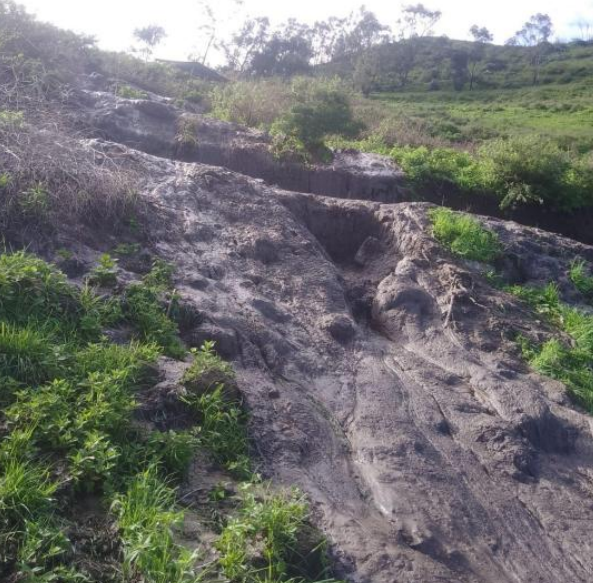 COENPeru's tweet image. #Áncash: permanece interrumpido el tramo Cajacay – Huarosimpa, ubicado en el C.P. Huarosimpa, distrito #Cajacay, provincia Bolognesi, tras el #Deslizamiento registrado el 6/3. Gobierno local culminó la #EDAN y coordina los trabajos de limpieza y mantenimiento de la vía. No se