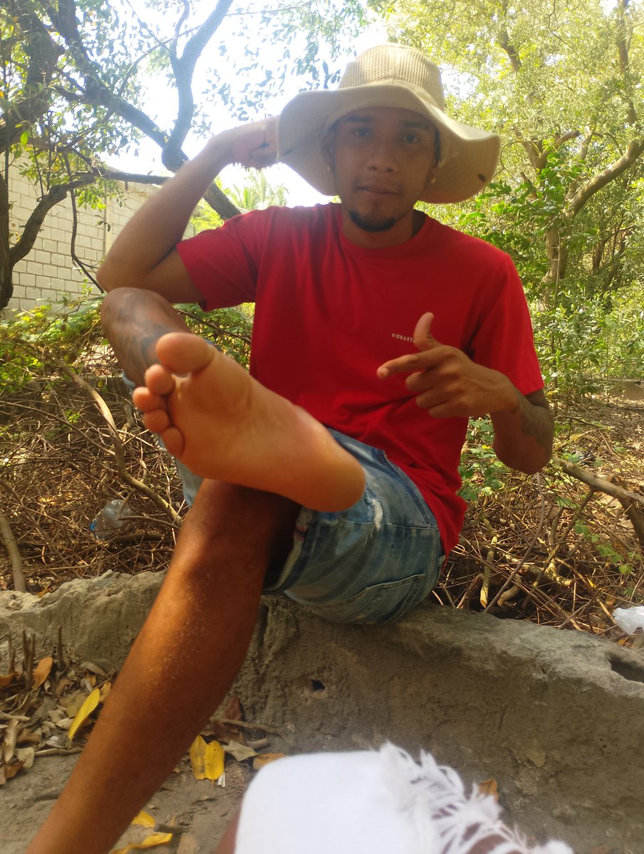 FindomSebasR's tweet photo. your purpose is to serve. stare, drool, hit send🔥👑
#findom #ATM #cashmaster  #cashslave  #feetworshi̇p #feetfetısh 
@FetishCorp @promocion_pies @rt_feet @slave_here @coeet19902 https://t.co/76hfYb1Fyz