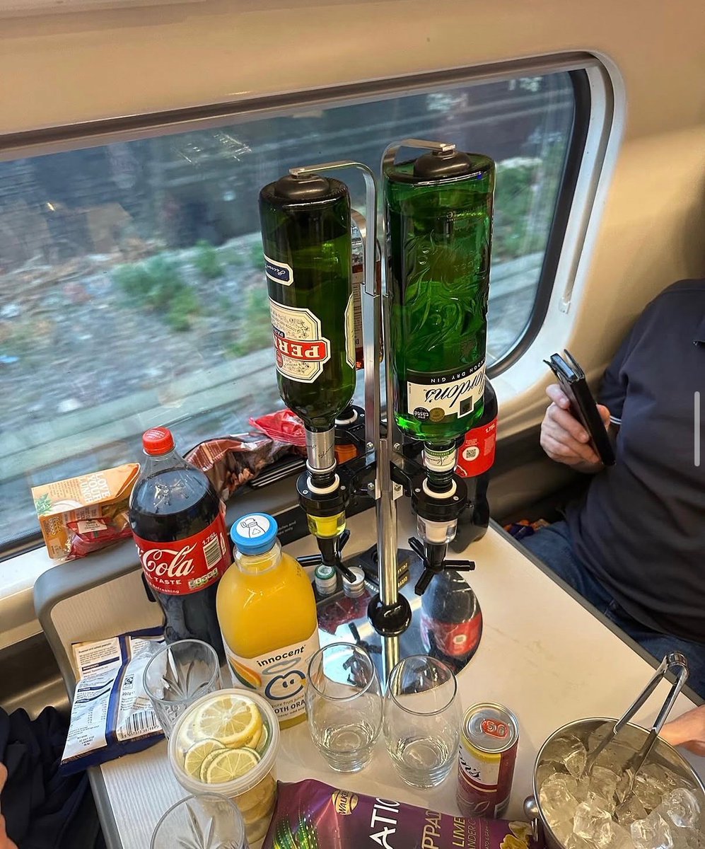 What an away day set up this is… 😆👏🥃
