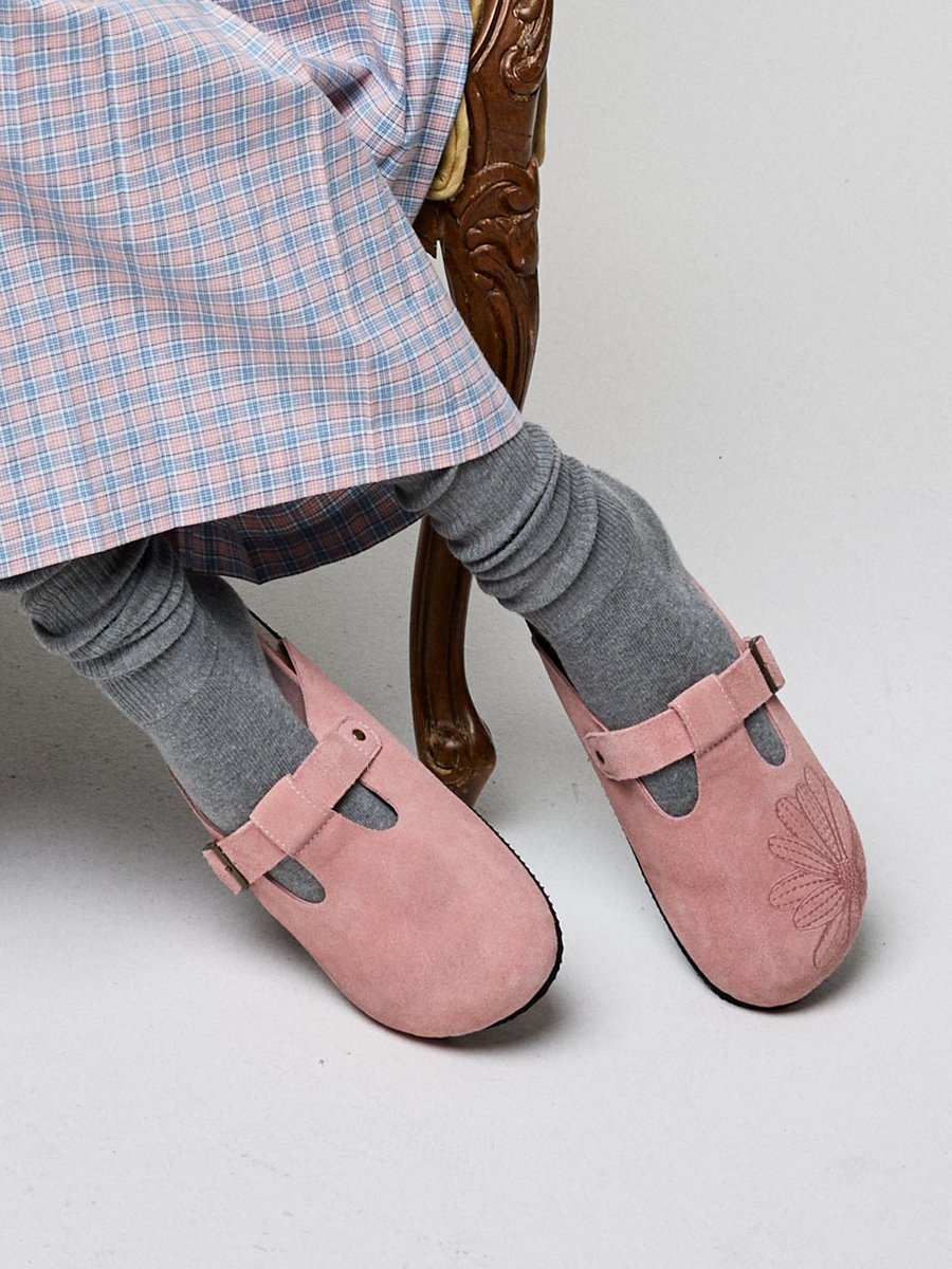 ◟ ✿ 🩰 mardi mercredi classique t-strap mule รุ่นนี้ก็มาลดเกินครึ่งไปเลยยสีน่ารักมากก😭🌸🐋 ราคา 1430 รวมส่ง

color : blue/ pink 
size : 230 240 250
ปิดรับ 12/03 21.00น. 
#พรีเกาหลี #mardimercredi