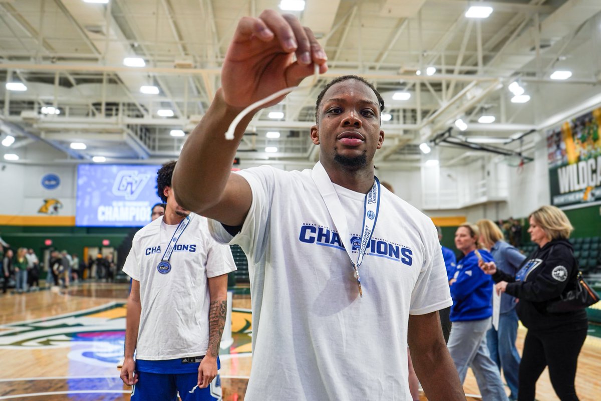 gvsubasketball's tweet photo. *snip snip* ✂️

#AnchorUp #ReadyForMore #LGTW https://t.co/67zDvC7zXM