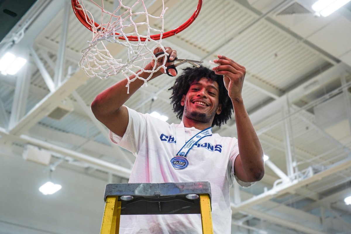 gvsubasketball's tweet photo. *snip snip* ✂️

#AnchorUp #ReadyForMore #LGTW https://t.co/67zDvC7zXM