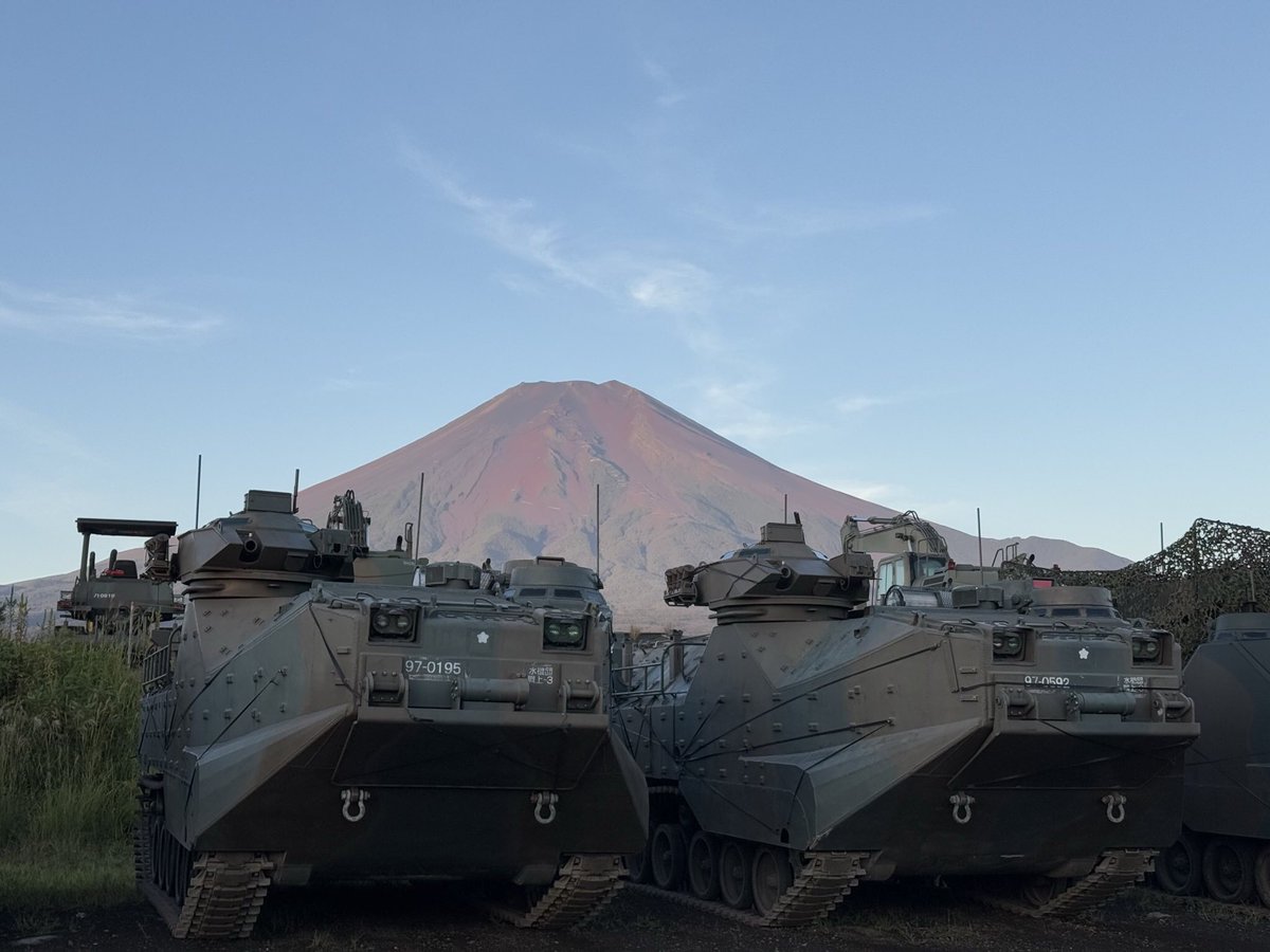 みなさんこんにちは！
＃水陸機動団戦闘上陸大隊第２中隊 は、
北富士演習場で実施されたＦＴＣ訓練に参加しました。
第２水陸機動連隊の配属部隊として行動し、諸職種共同連携能力を向上させました。
