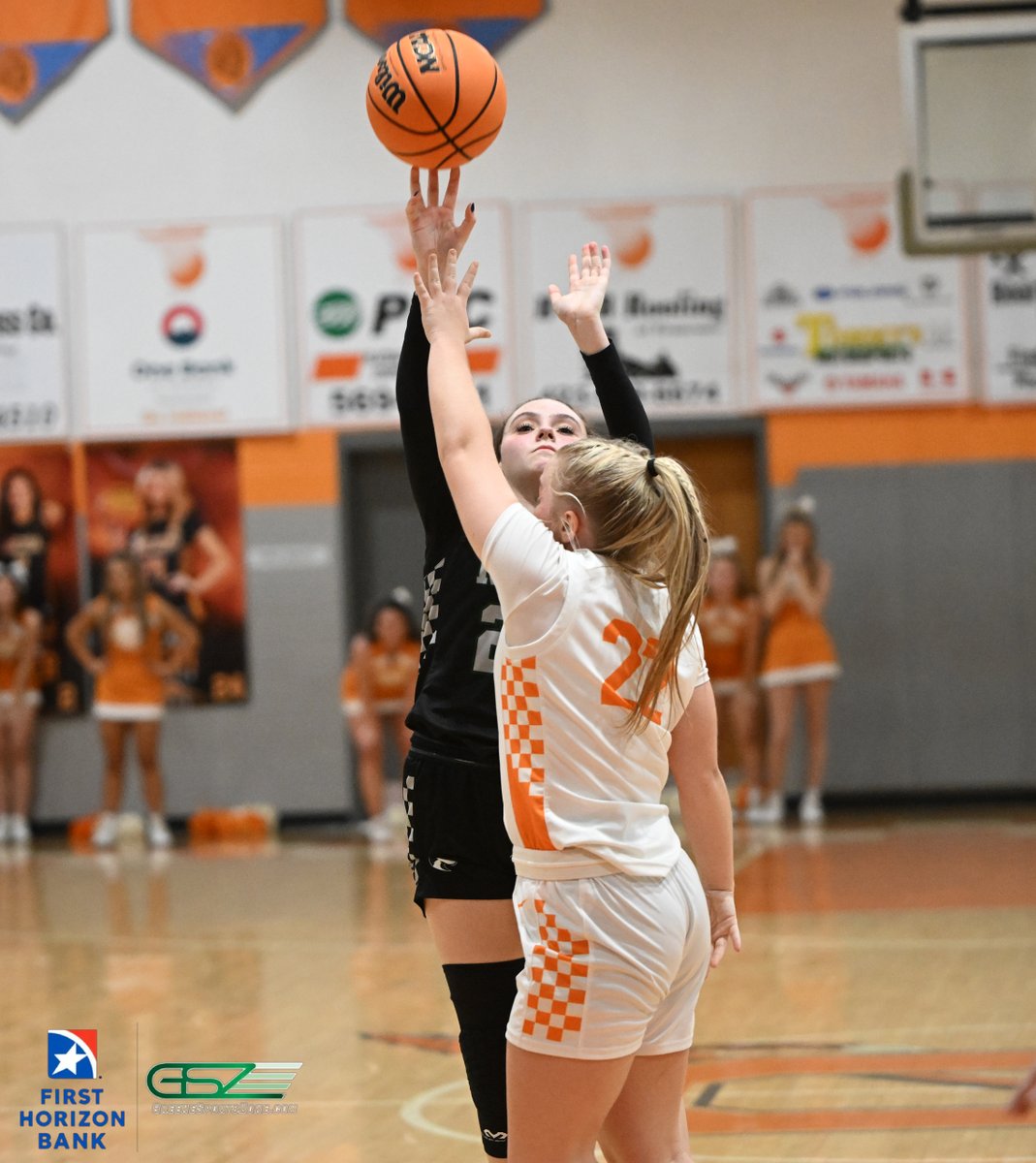 Tate_Russell's tweet photo. At the buzzer in overtime North Greene senior Ella Head sank a jumper from the top of the key that kept her Lady Husky career going.
NG went on to beat Oneida 76-71 in the state sectionals.
To see more photos go to the #FirstHorizon Greene Sports Zone.
https://t.co/suK3iX98M5 https://t.co/g5w6NRdPxx