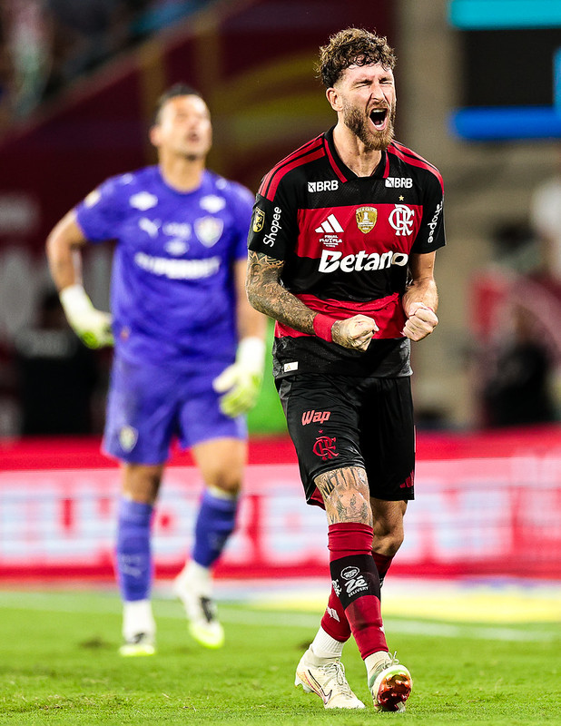 Léo Pereira chegou a 15 títulos pelo Flamengo, superando Zico, Júnior e Gabigol.

Somente Arrascaeta e Bruno Henrique, com 18 conquistas, tem mais títulos que o zagueiro pelo Rubro-Negro.

📸 Gilvan de Souza