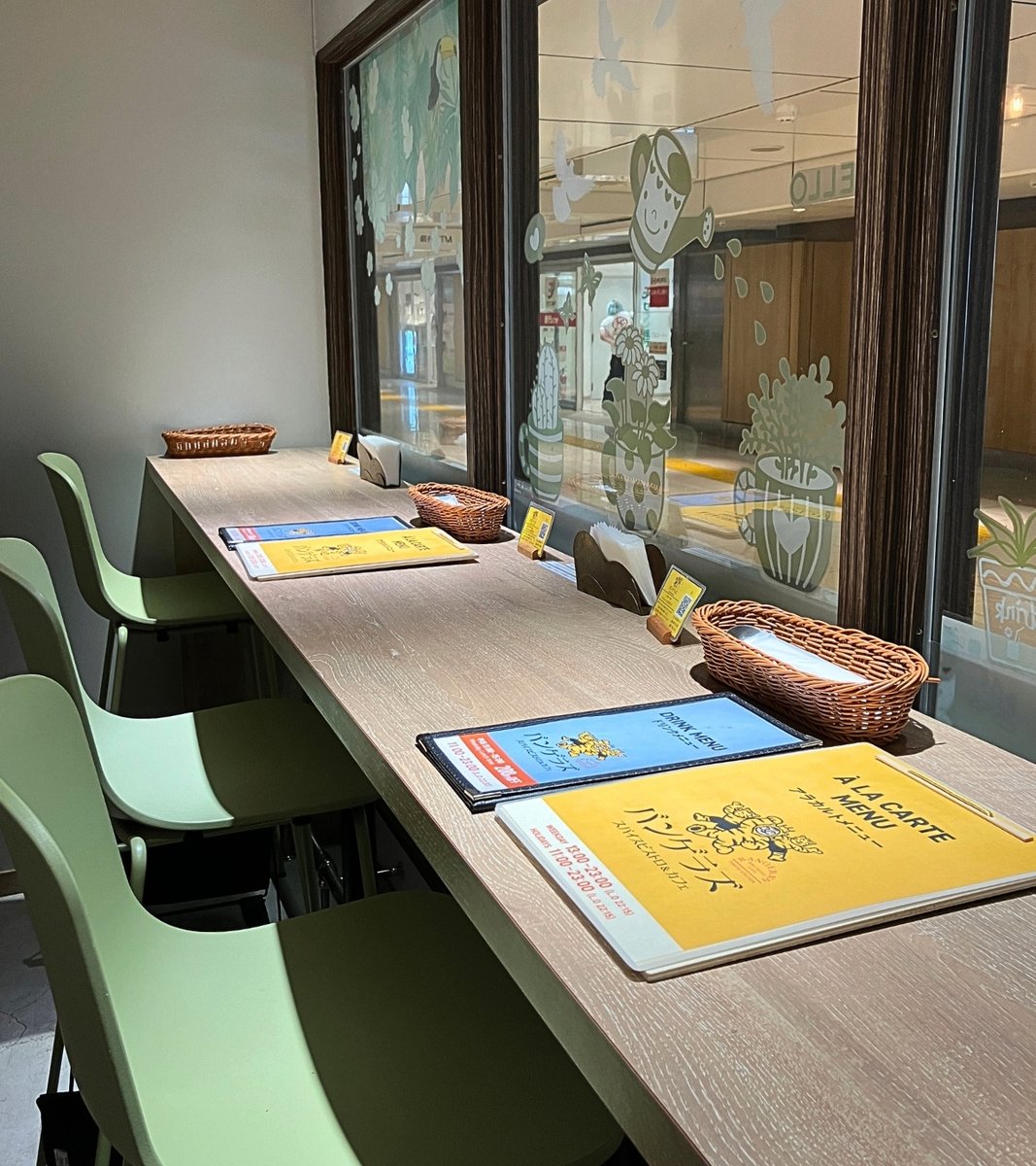 gransta_jp's tweet photo. 改札外 グランスタ八重北 1F「Bangera’s Spice Bistro and Cafe」から、『 石焼きビリヤニ 』が登場！
香ばしいおこげと #インド の #スパイス が食欲をそそります☺
食後に『スパイシーチーズケーキ 』『マサラチャイ』も楽しんで♪
平日13:00～/土日祝11:00～数量限定

https://t.co/TOjNUepoYz https://t.co/Oyhwe5utzi