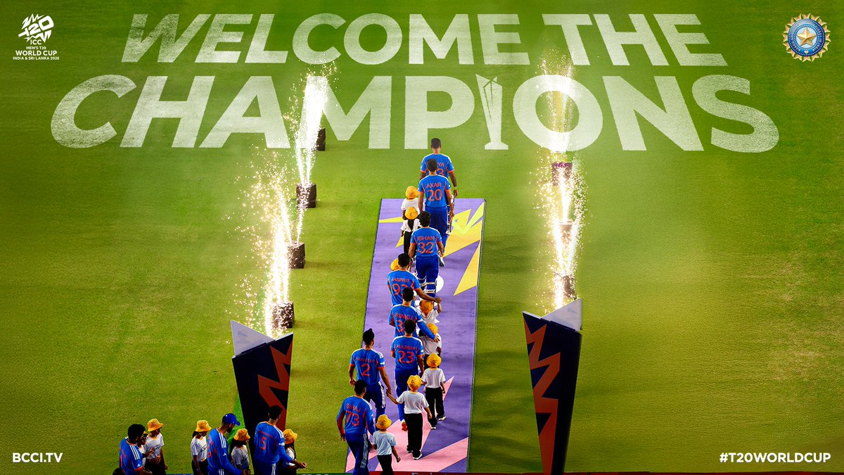 a5hif_05's tweet photo. Waking up as 𝗪𝗼𝗿𝗹𝗱 𝗖𝗵𝗮𝗺𝗽𝗶𝗼𝗻𝘀 😎✌️

#TeamIndia | #T20WorldCup | #MenInBlue https://t.co/q425cU8jAk
