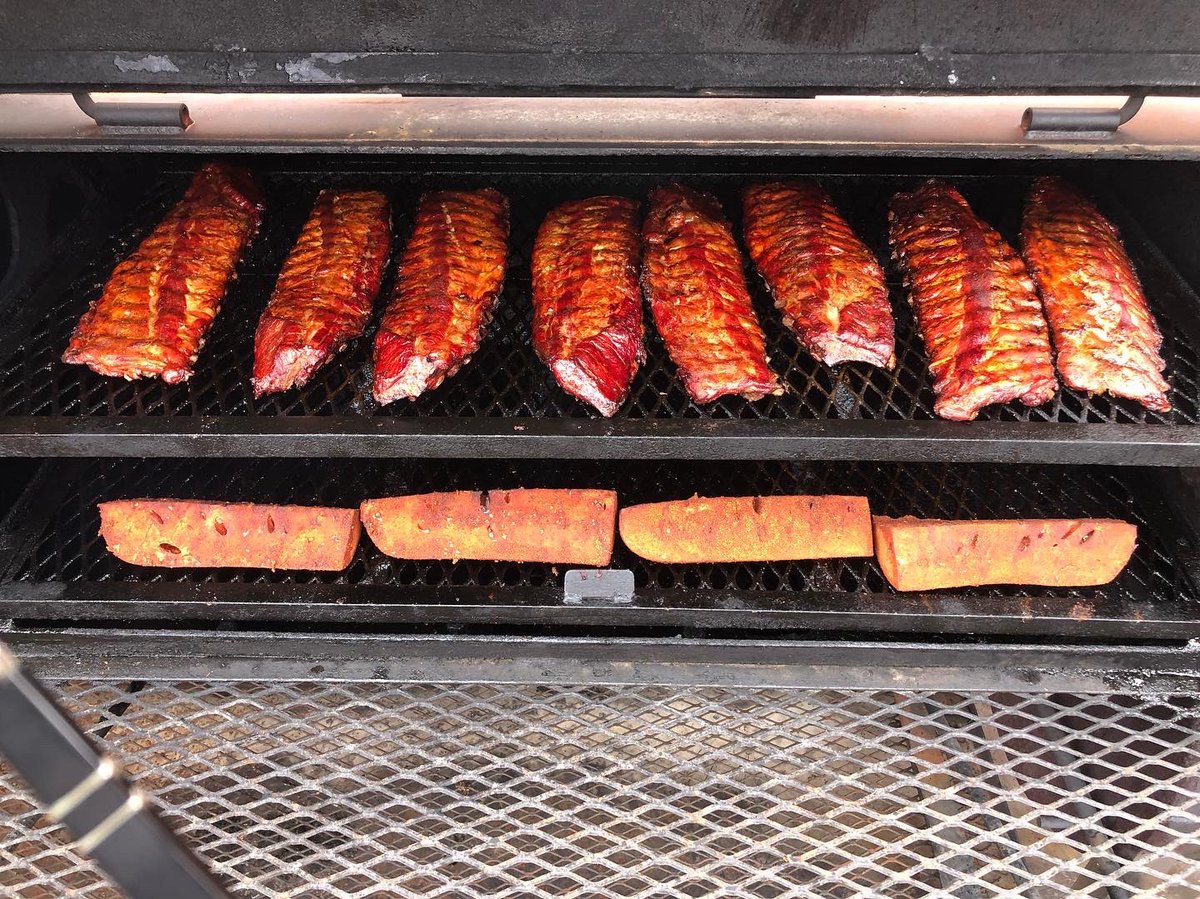 CornerPubGH's tweet photo. 💨🔥Smokin Monday 💨 
Is back 3/9 tomorrow. Yeah. The ribs and the chicken.
Dine in or Carry out w a cold one while you wait. It’s back. #local https://t.co/hkIcvSurX3