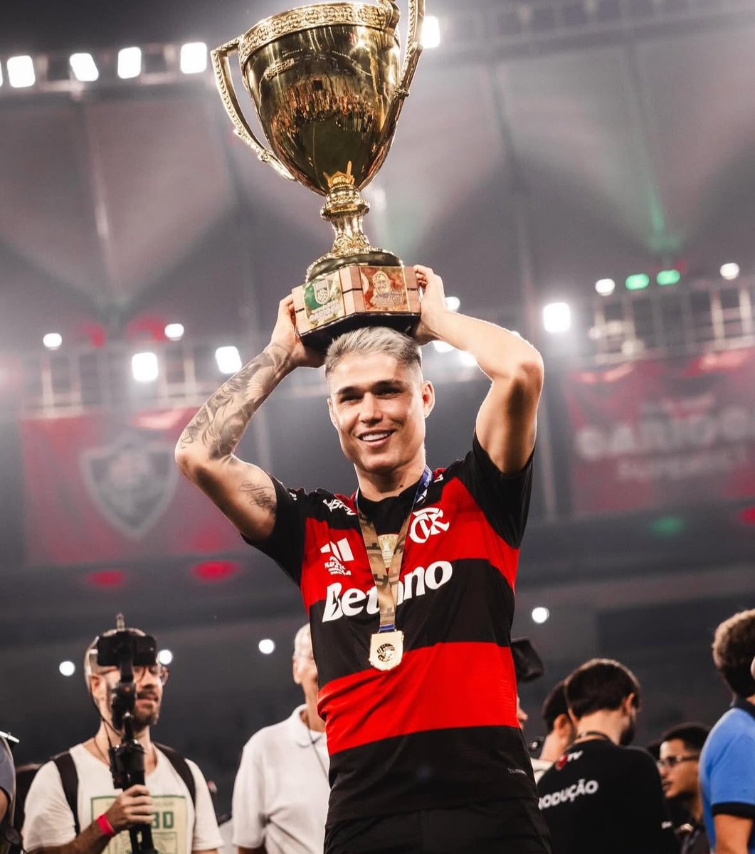 Tricampeão! ❤️🖤🏆🏆🏆
Glória a Deus por mais essa conquista. Trabalho, fé e gratidão