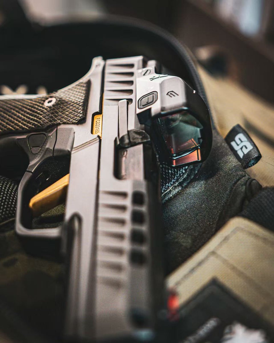 Cyelee Optics tweet media