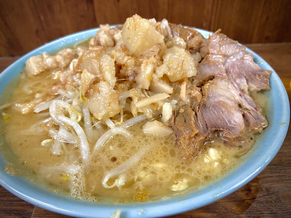 P11975Sa's tweet photo. 久しぶりにイケジに足を運んでみました。スープが優しい‼️
より食べやすくなっています。
チャーシュー豚も分厚く柔らかく最高に美味しいかったです😋 https://t.co/Ag61tdFFbS