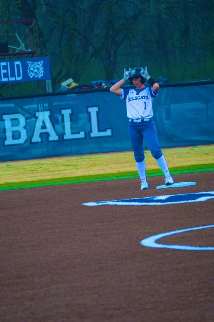 CAGreen2010's tweet photo. 7-0 week with 2 big area wins
Led the team at the plate: .611 AVG | .632 OBP 11 Hits (9 singles, 2 doubles) 5 RBIs | 9 Runs 0 Strikeouts

Season AVG: .500

@LineDsoftball @ExtraInningSB
@SoftballAmerica @OnDeckSoftball @jmedley_EAToday @KyleParmley @WPSoftballWP @MojoParvin https://t.co/E9vv8ySwc6