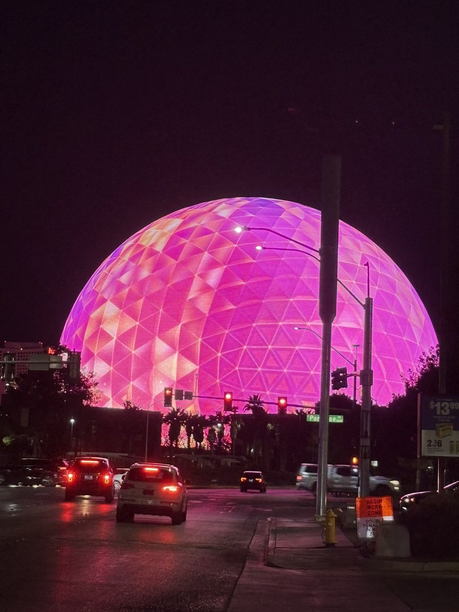 第7个问句：关于母亲的遗产

妈妈梅耶·马斯克，
当您76岁时写下《A Woman Makes a Plan》，
您说您要工作到100岁，要成为传奇。

但我想问您：

500年后，
当人类在火星上回望地球，
他们会如何记住您？

是记住：
梅耶·马斯克，那个美丽的模特，那个畅销书作家？

还是记住：