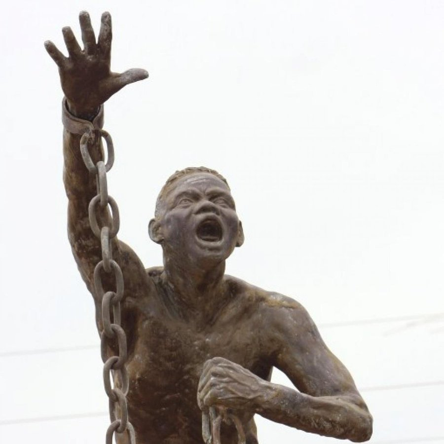 Benkos Biohó, fue traicionado por los Españoles con quienes había negociado la libertad de los esclavos que llegaran a San Basilio de Palenque, fue ahorcado y descuartizado el 29 de marzo de 1621 para no liberar más esclavos traidos de Africa