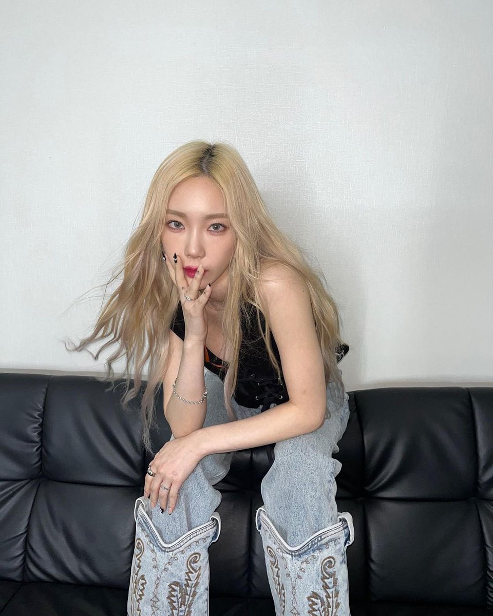 natu257's tweet photo. テヨンちゃん𝐇𝐚𝐩𝐩𝐲𝐁𝐢𝐫𝐭𝐡𝐝𝐚𝐲🌸🦋
早く会いたいよ〜〜〜😭
#HappyTAEYEONDay https://t.co/0Yiq34Ejyo