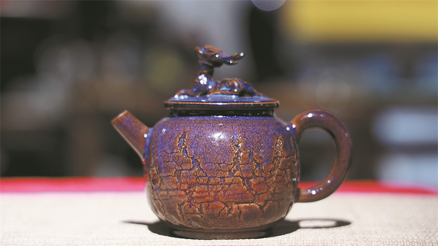 Chinacultureorg's tweet image. Tongguan kilns give ancient art form its modern shape with perfect geography and precise techniques. en.chinaculture.org/a/202603/09/WS… #porcelain