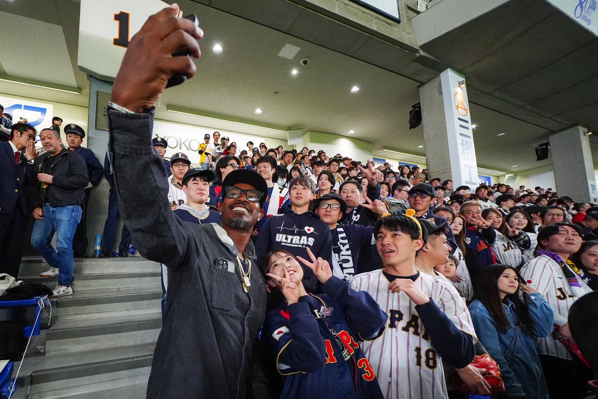 Adam Jones tweet media