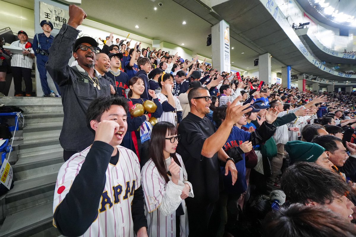 Adam Jones tweet media