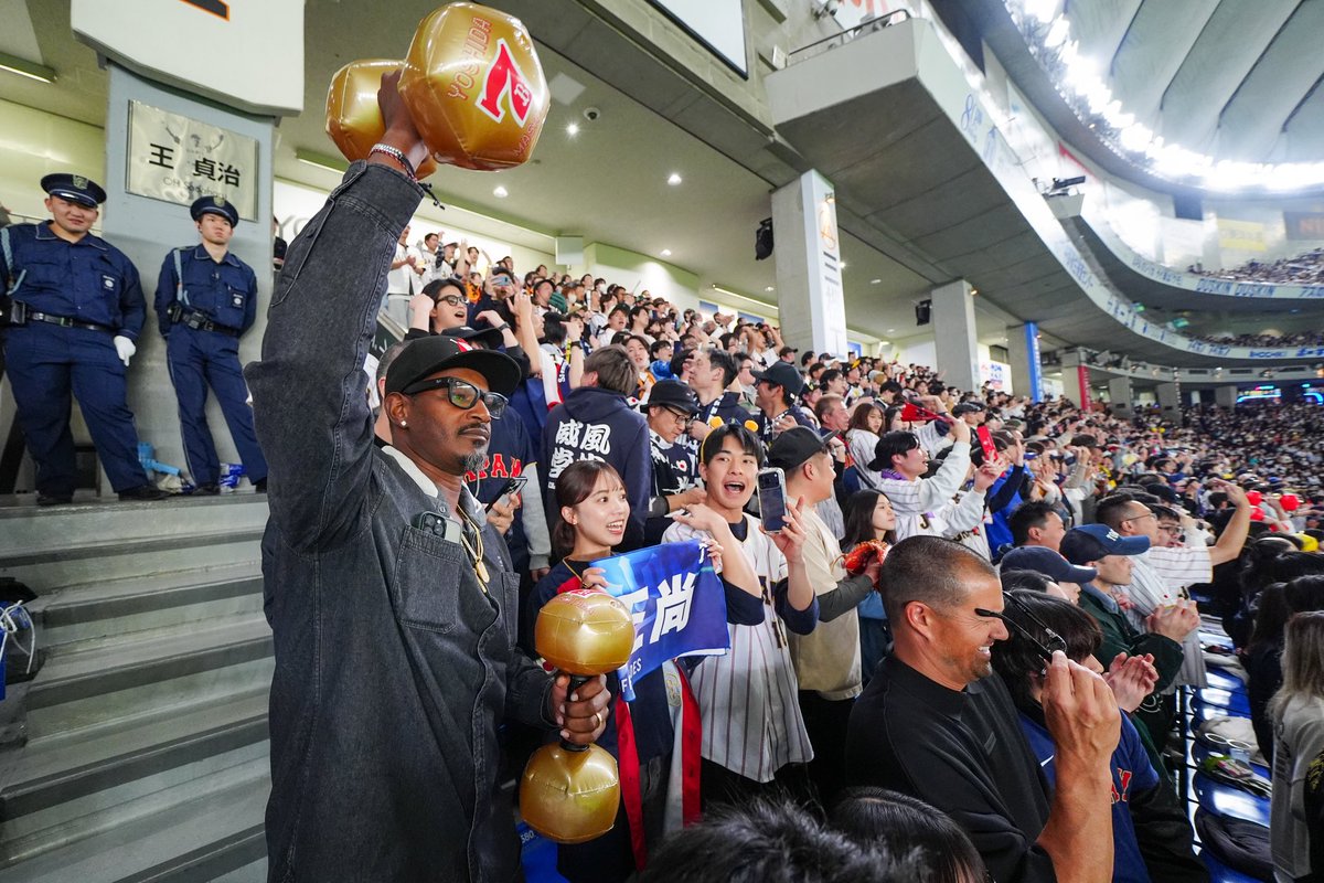 Adam Jones tweet media