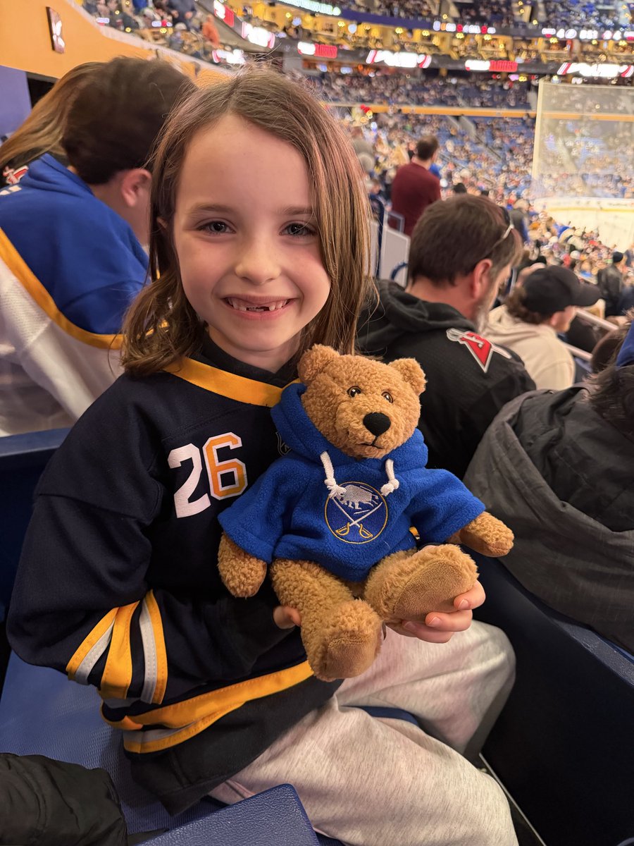 KellyDellaPenta's tweet photo. The most electric game … I’m beyond thrilled I was able to celebrate with my daughter on women &amp; girls in sports night at the arena!!!!! LET’S GOOOOO!!!!!! #buffalosabres https://t.co/eiBEeqJR08